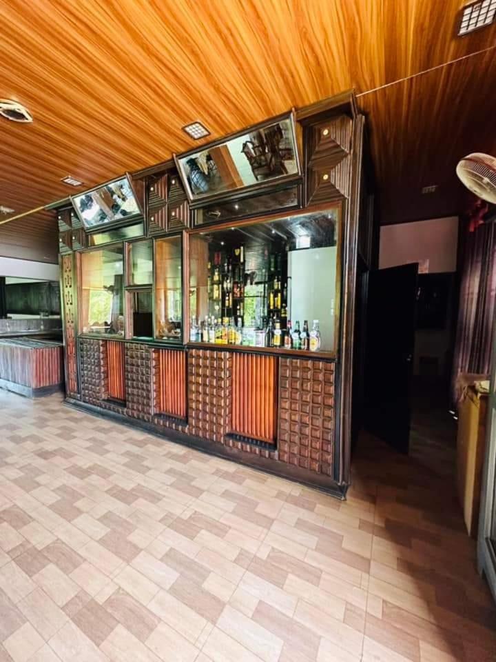 little rose inn