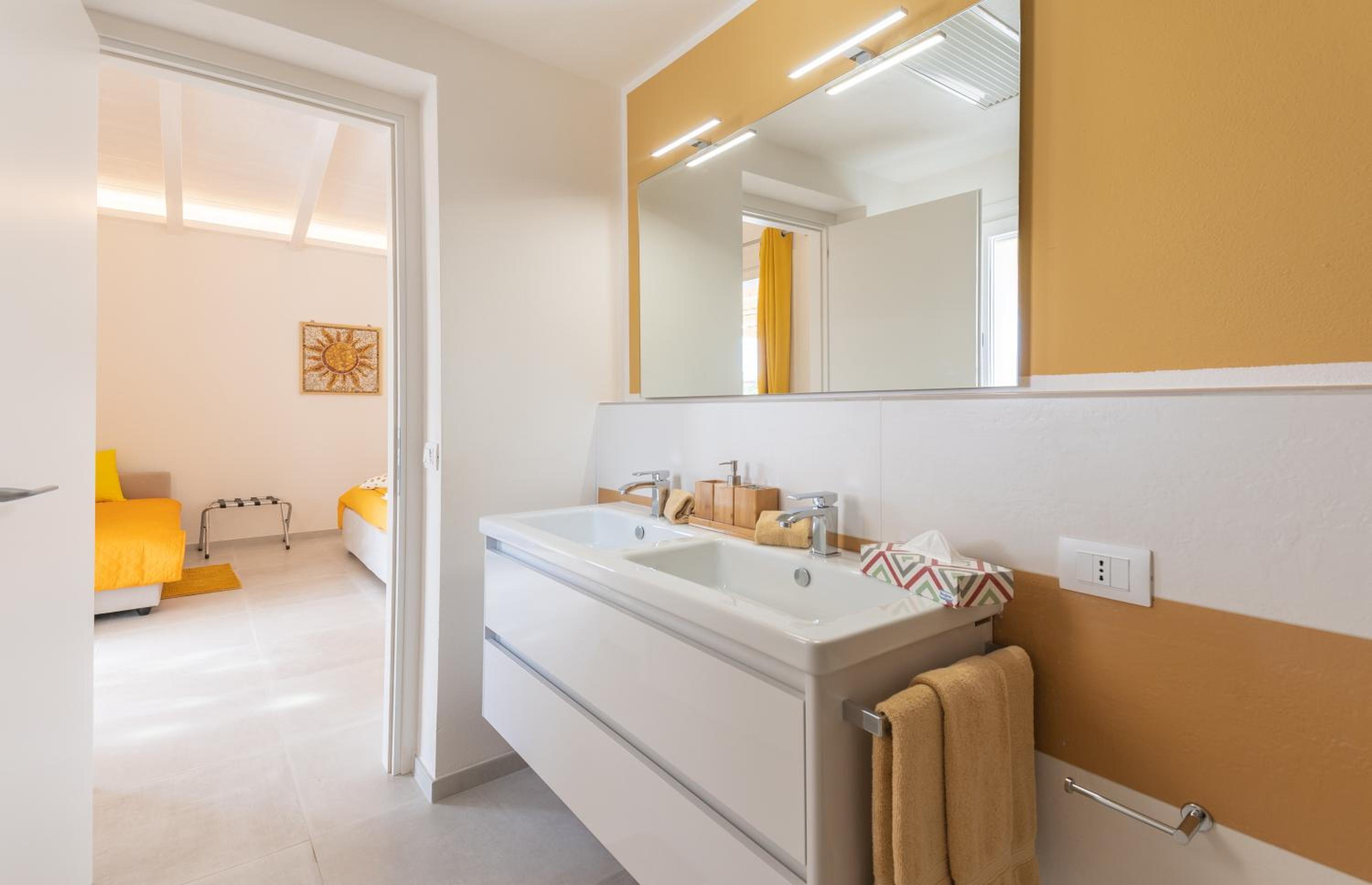 Capo Norax chambre de luxe avec jacuzzi à 250m de la mer