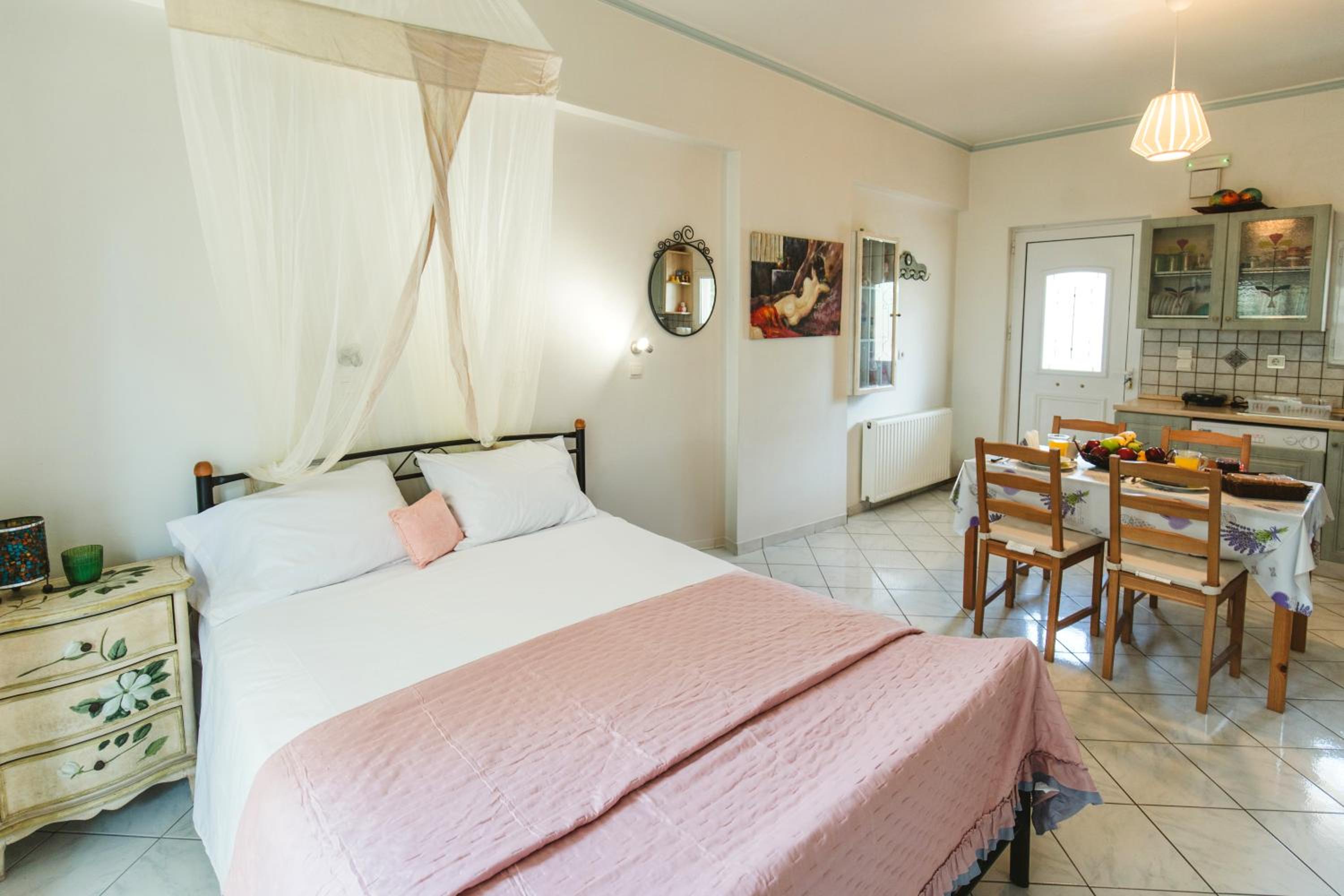 Studio Irene, Lindos 10 minutes, Beach 4 minutes view 4