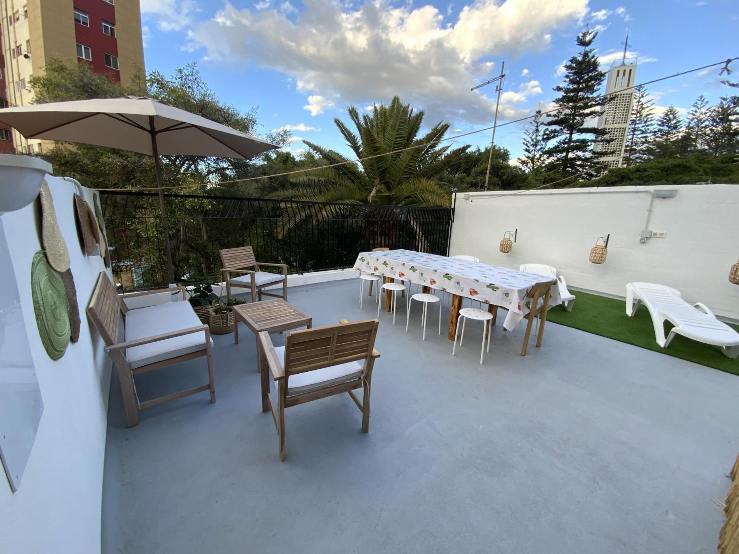 Hotel Coliving Mol-Terrace, Private TV & Fridge - Image 1