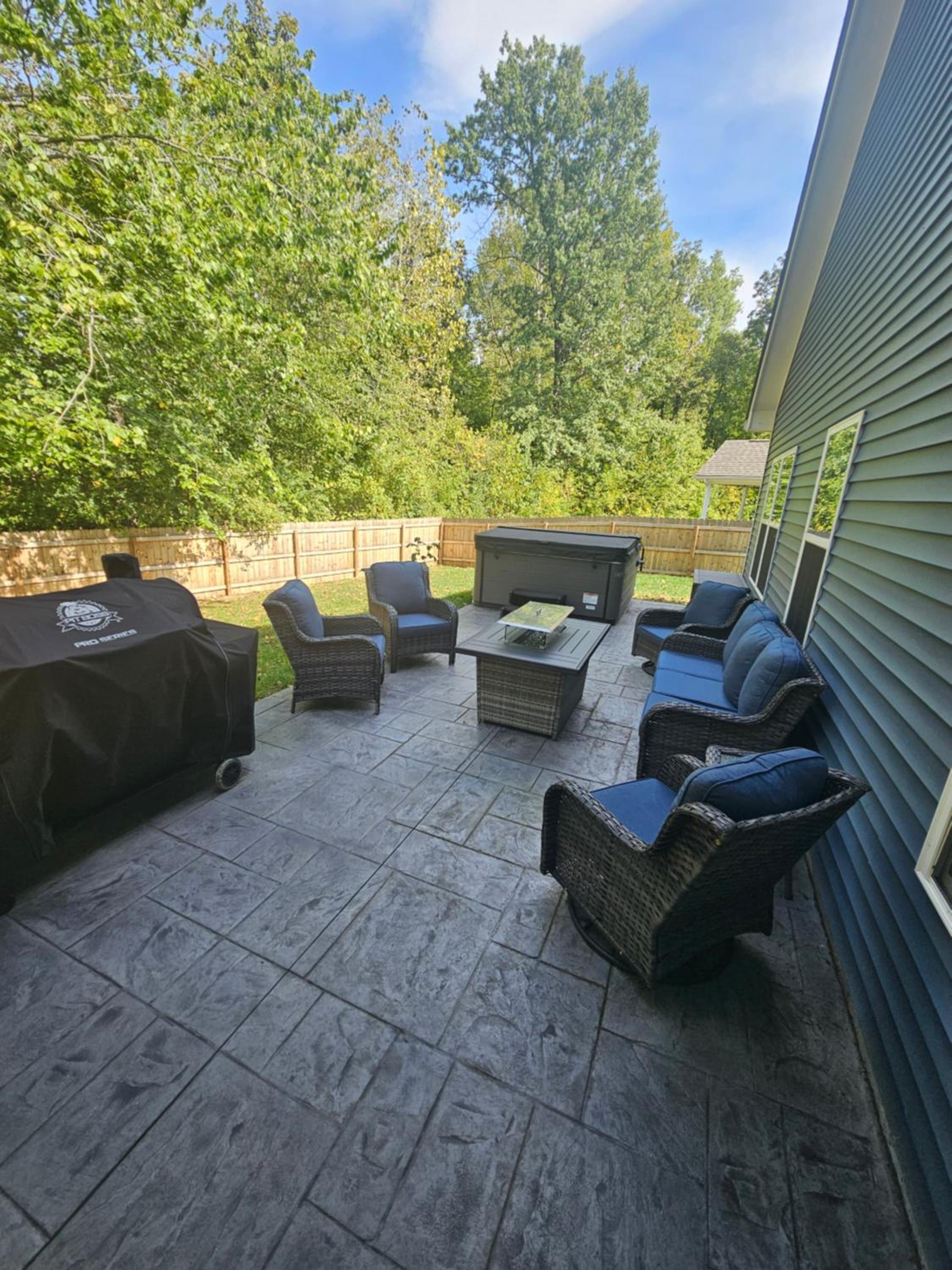 Hotel Private Room & Bathroom - Hot Tub on Patio