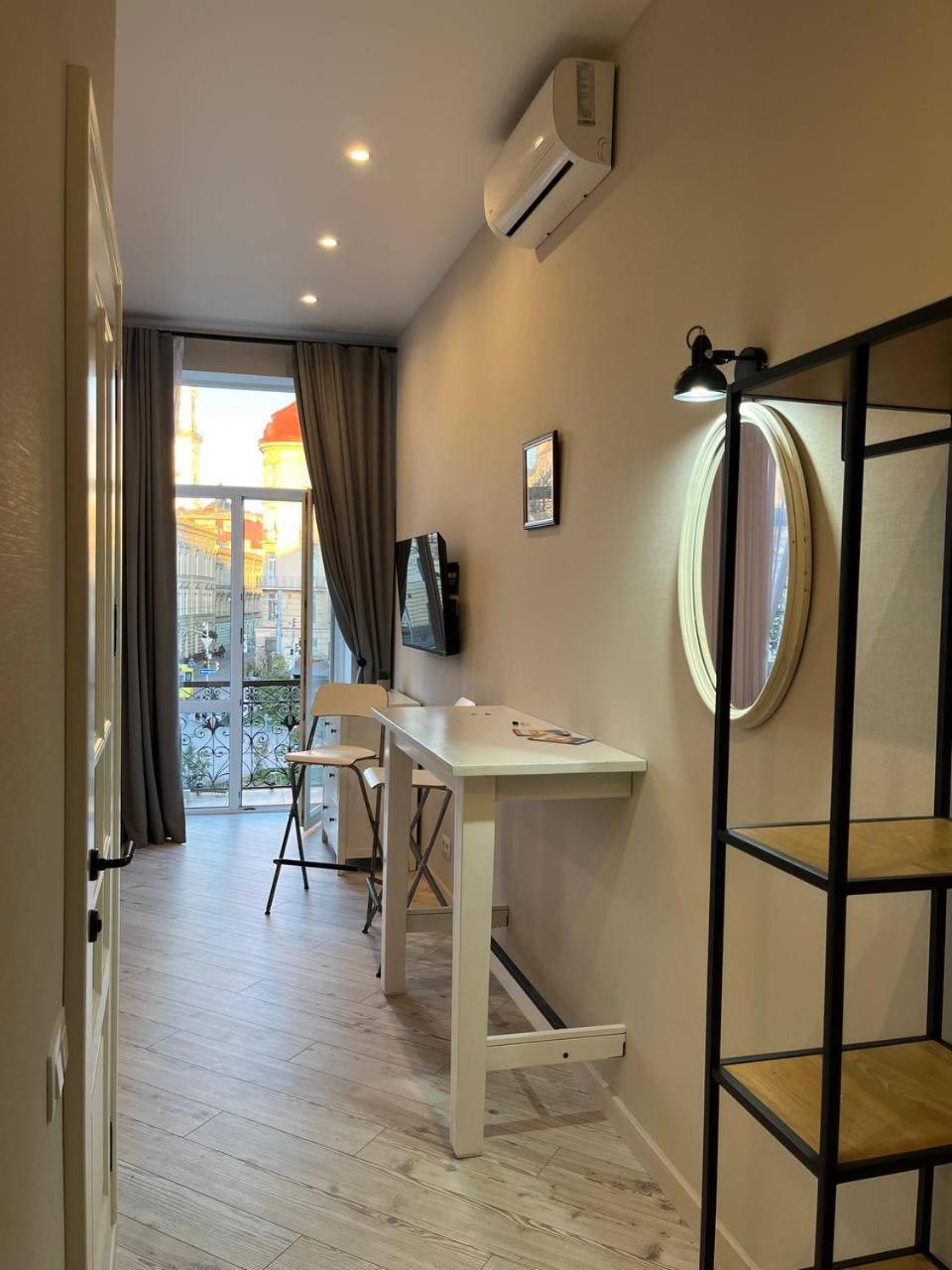 Lucky Apartmens in centre Lviv view 3