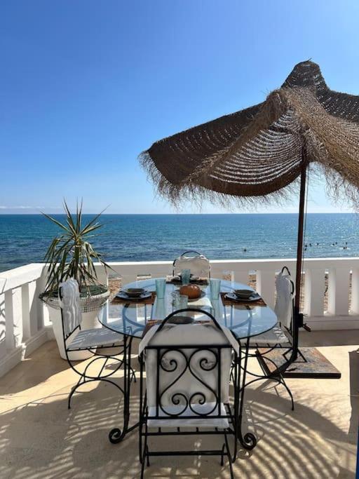 VILLA vue mer à La Marsa avec accès direct plage