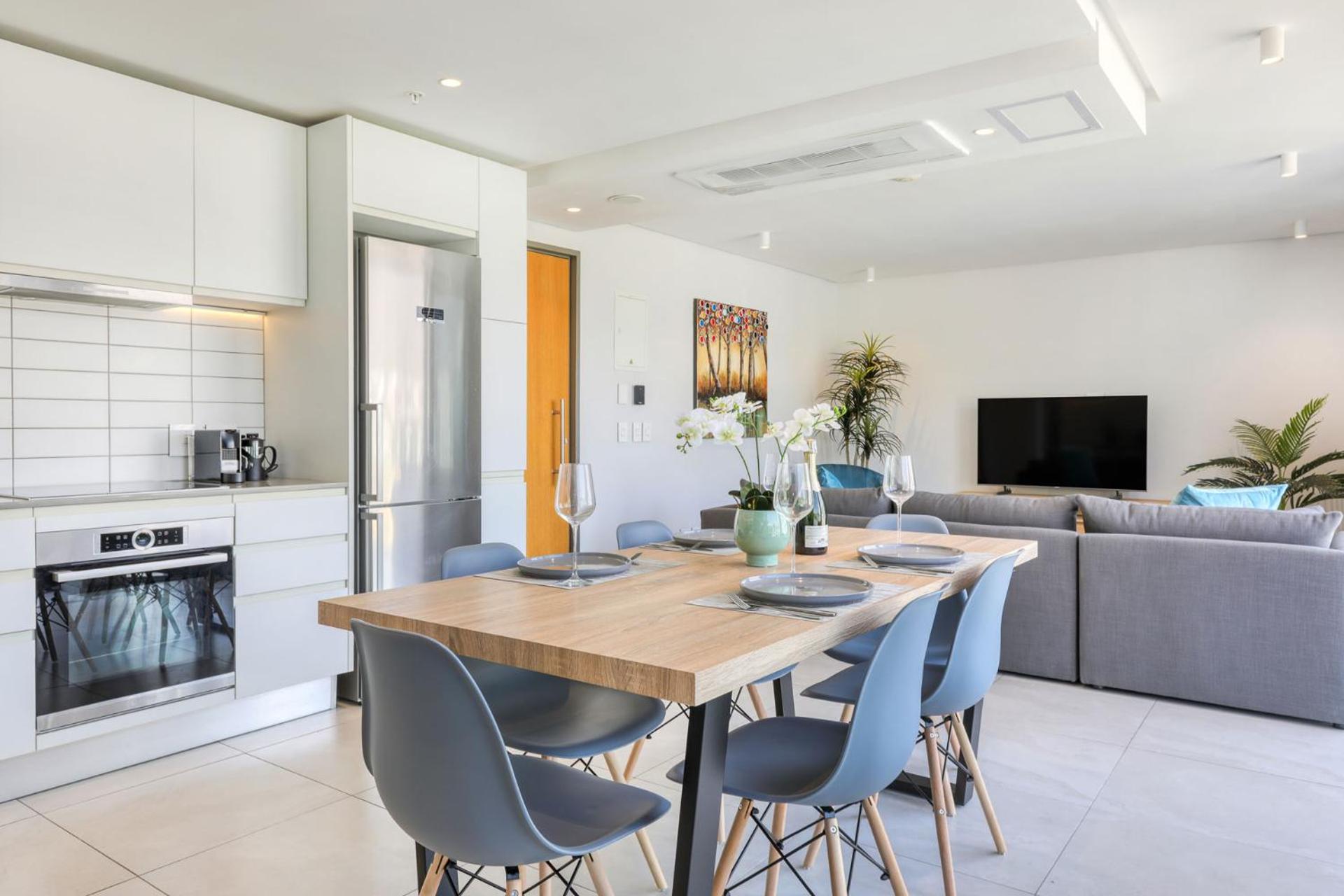 Always-Power Panoramic Mountain View Apartment