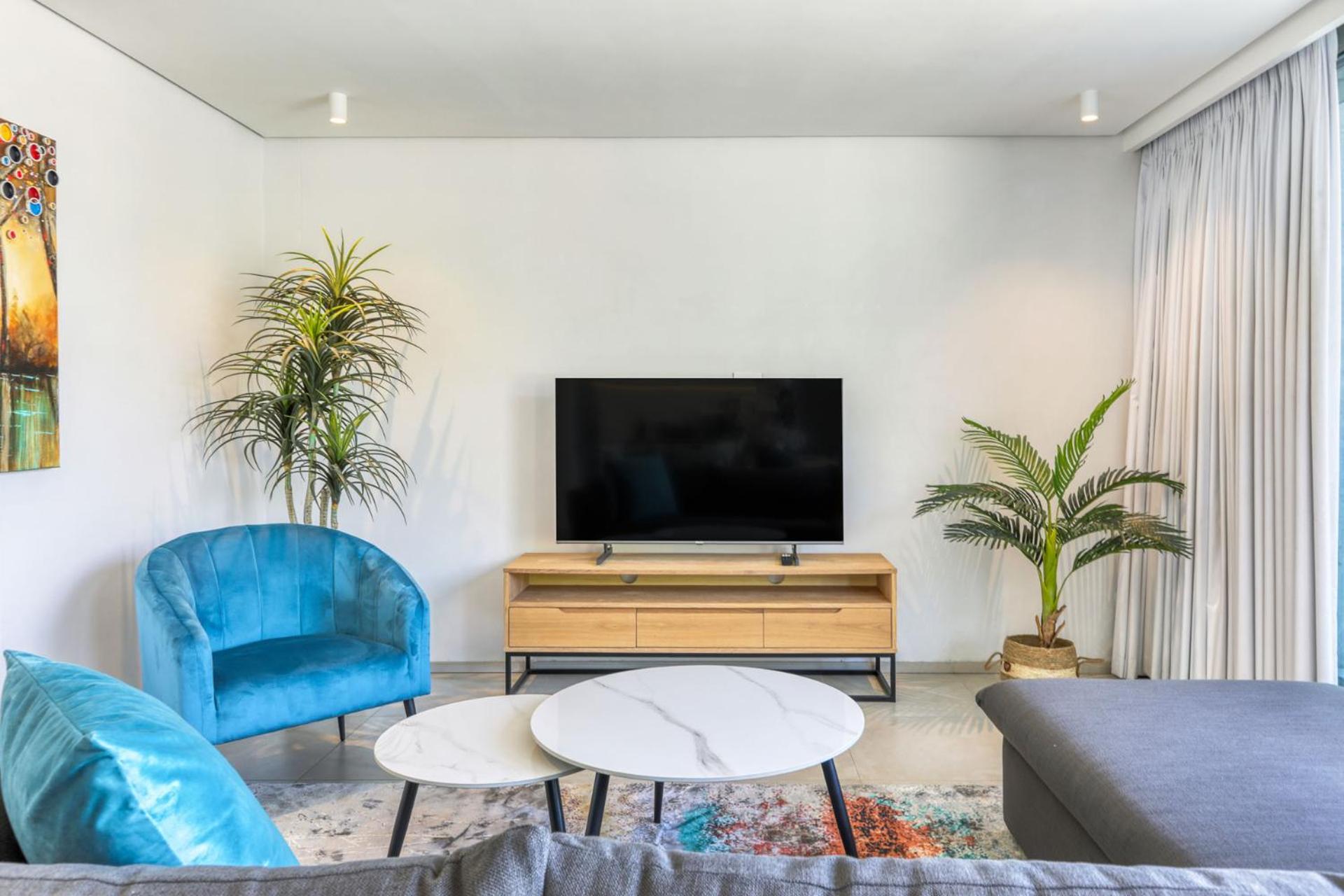 Always-Power Panoramic Mountain View Apartment