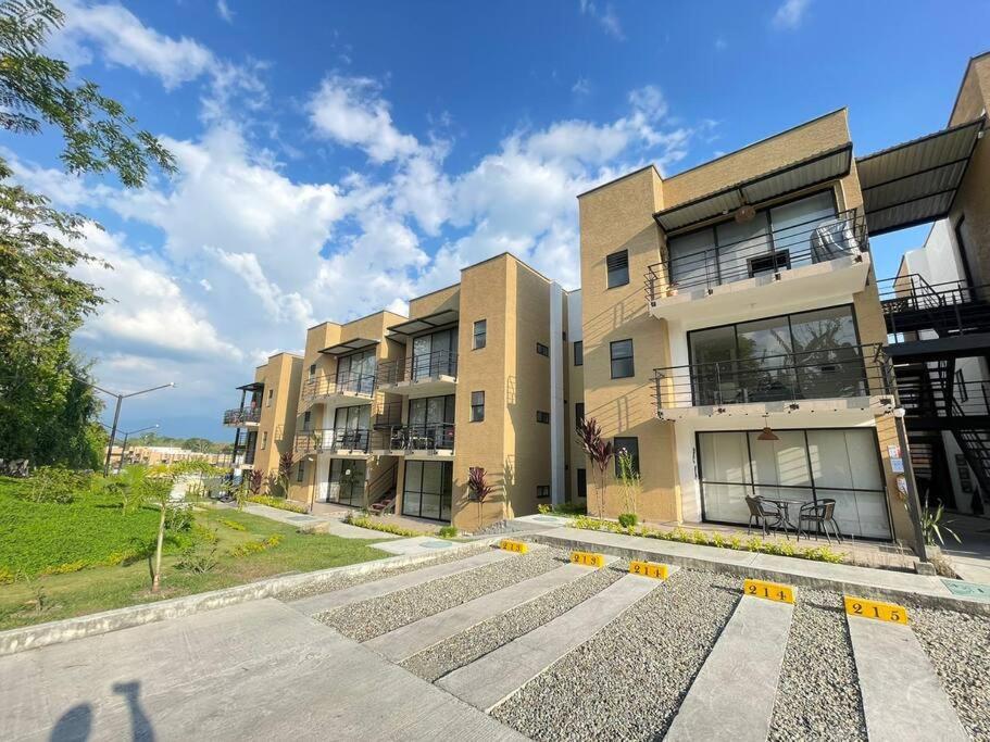 F111- Apartamento cerca al Club Campestre con piscina