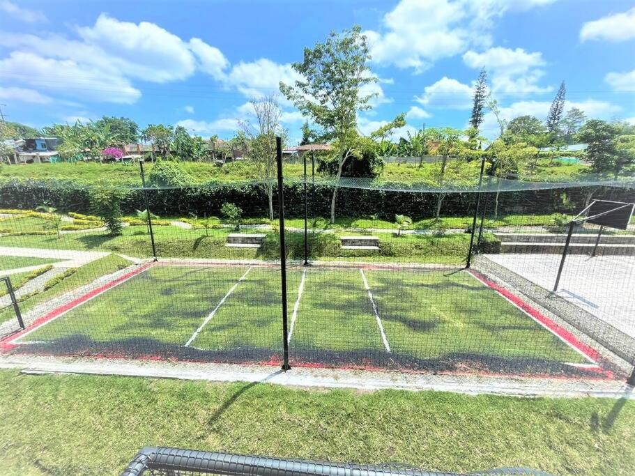 F111- Apartamento cerca al Club Campestre con piscina