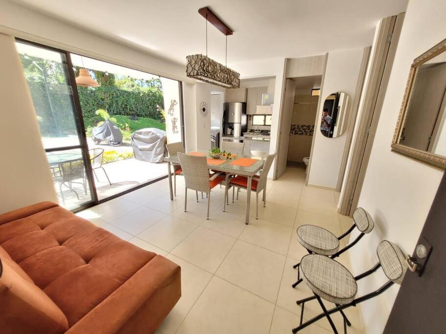 F111- Apartamento cerca al Club Campestre con piscina