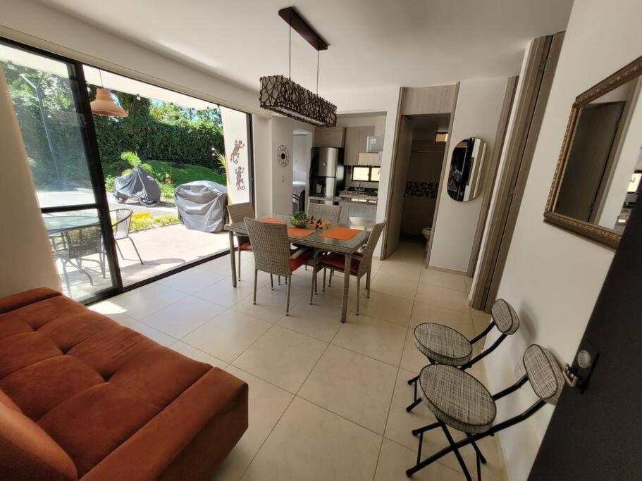 F111- Apartamento cerca al Club Campestre con piscina