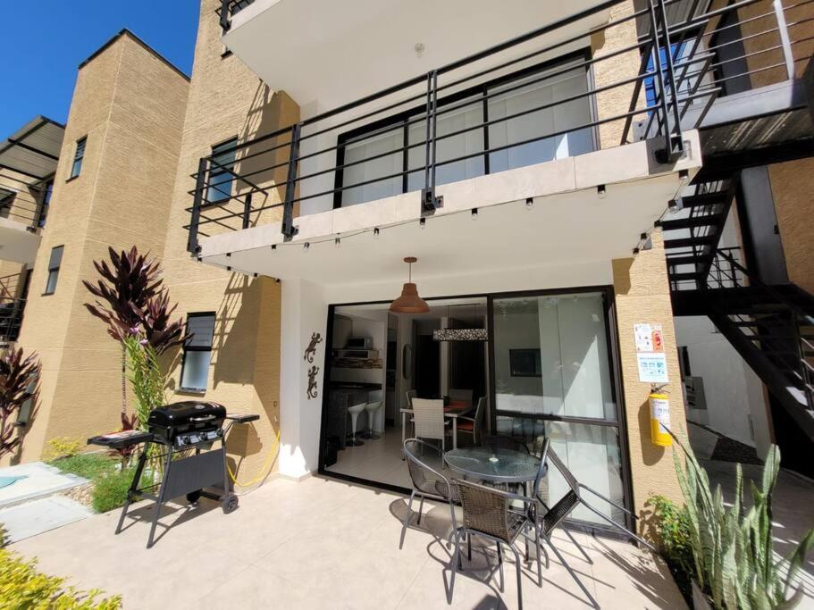 F111- Apartamento cerca al Club Campestre con piscina
