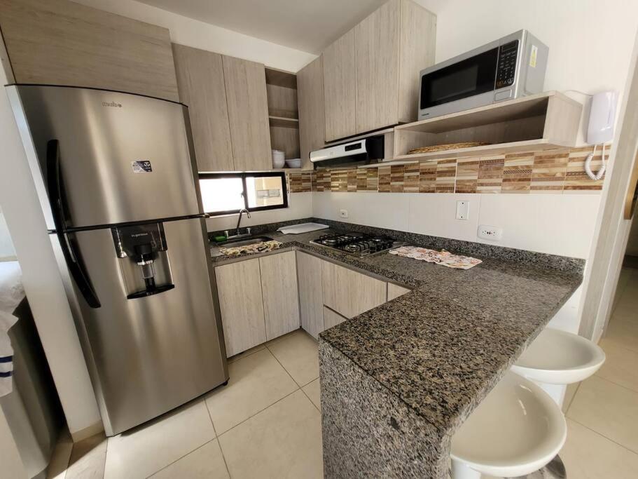 F111- Apartamento cerca al Club Campestre con piscina