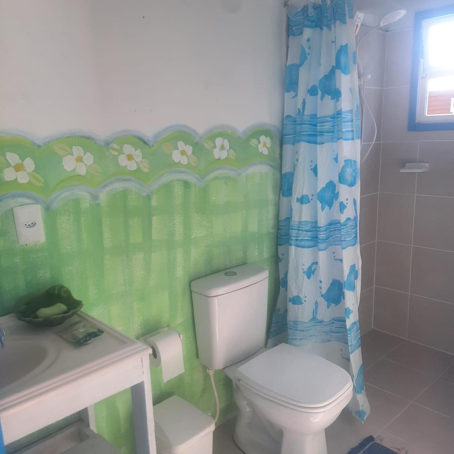 Casa beiramar, vista mar e pinheiros, pé na areia