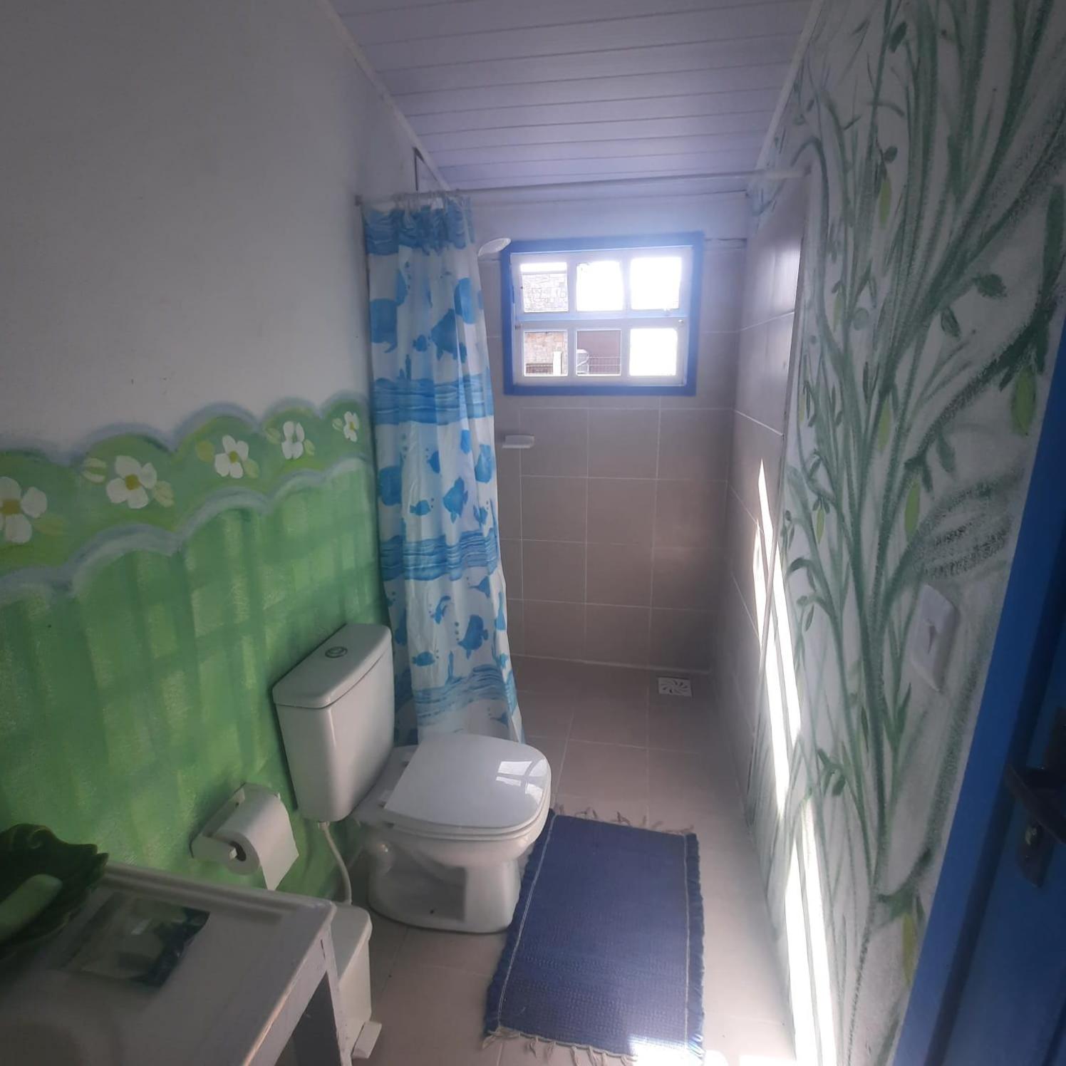 Casa beiramar, vista mar e pinheiros, pé na areia