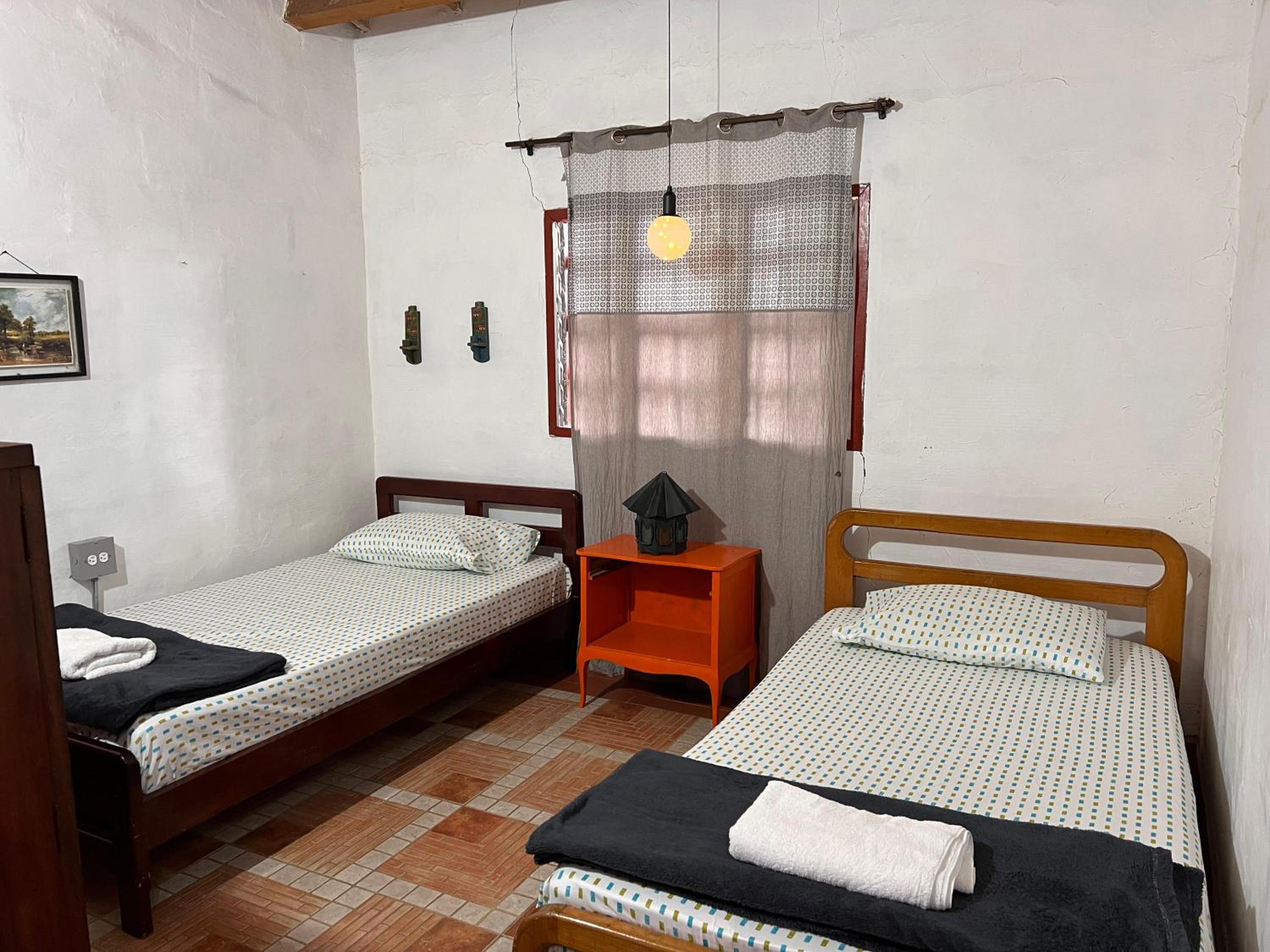 Casa y cabaña campestres, 14 personas, vocación familiar y descanso