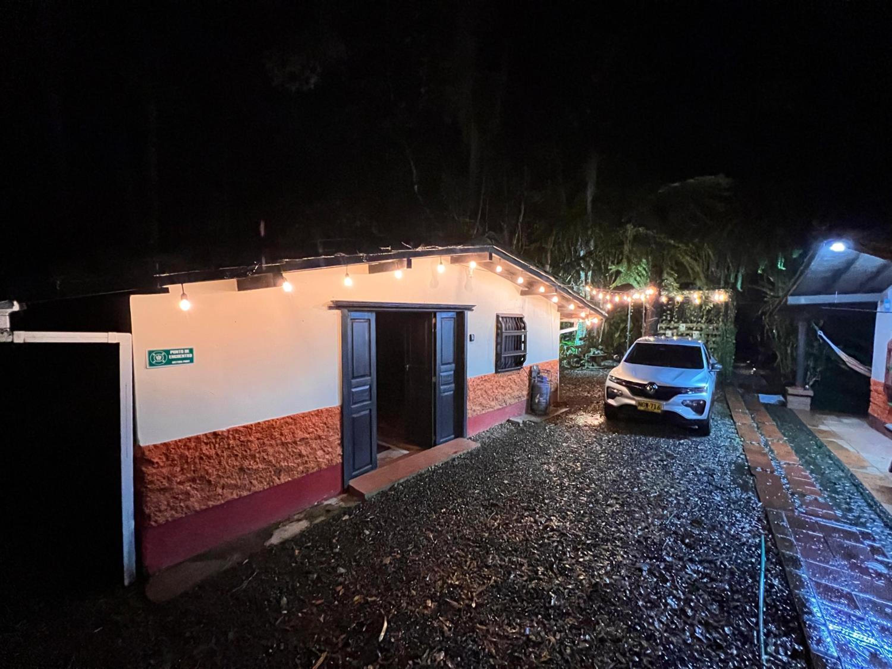 Casa y cabaña campestres, 14 personas, vocación familiar y descanso