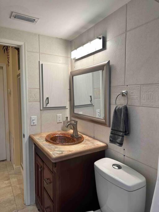 Location! Tropical oasis close to Siesta Beach view 4
