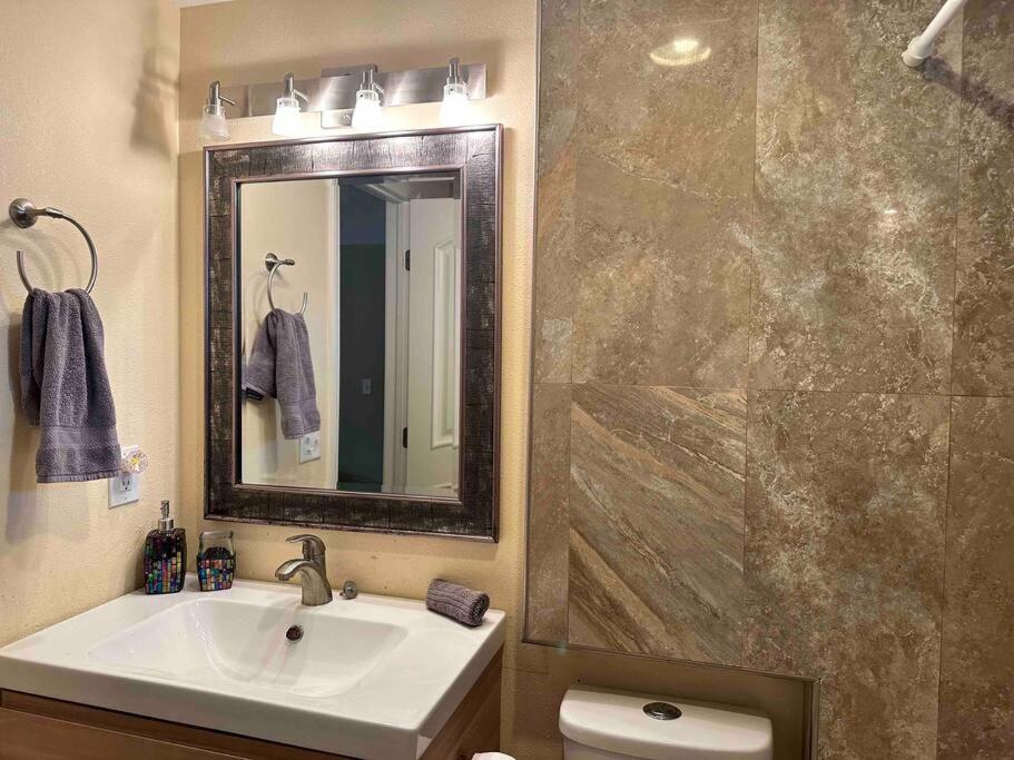 Location! Tropical oasis close to Siesta Beach view 5