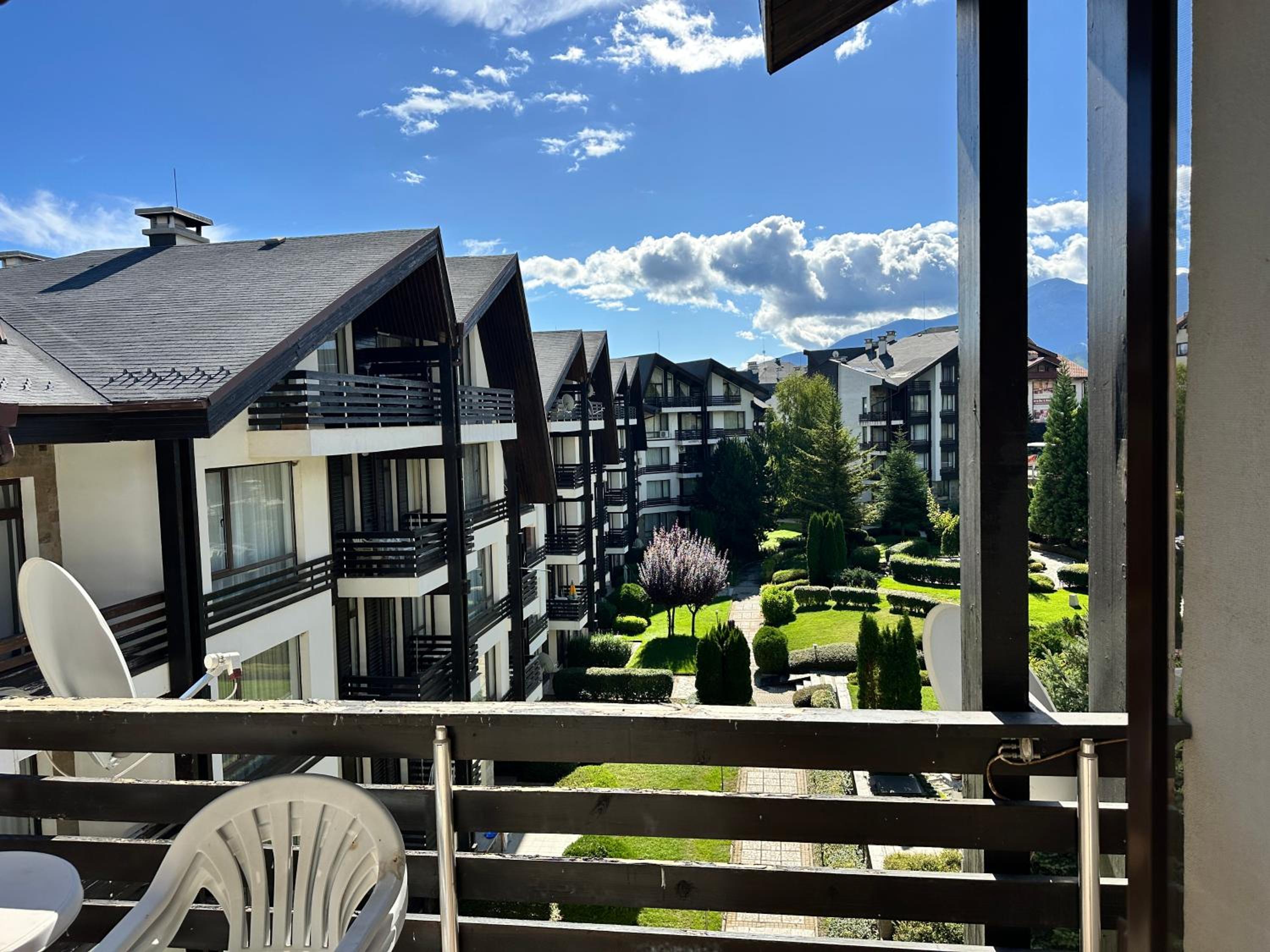 Aspen Golf Apartment with Stunning Mountain View