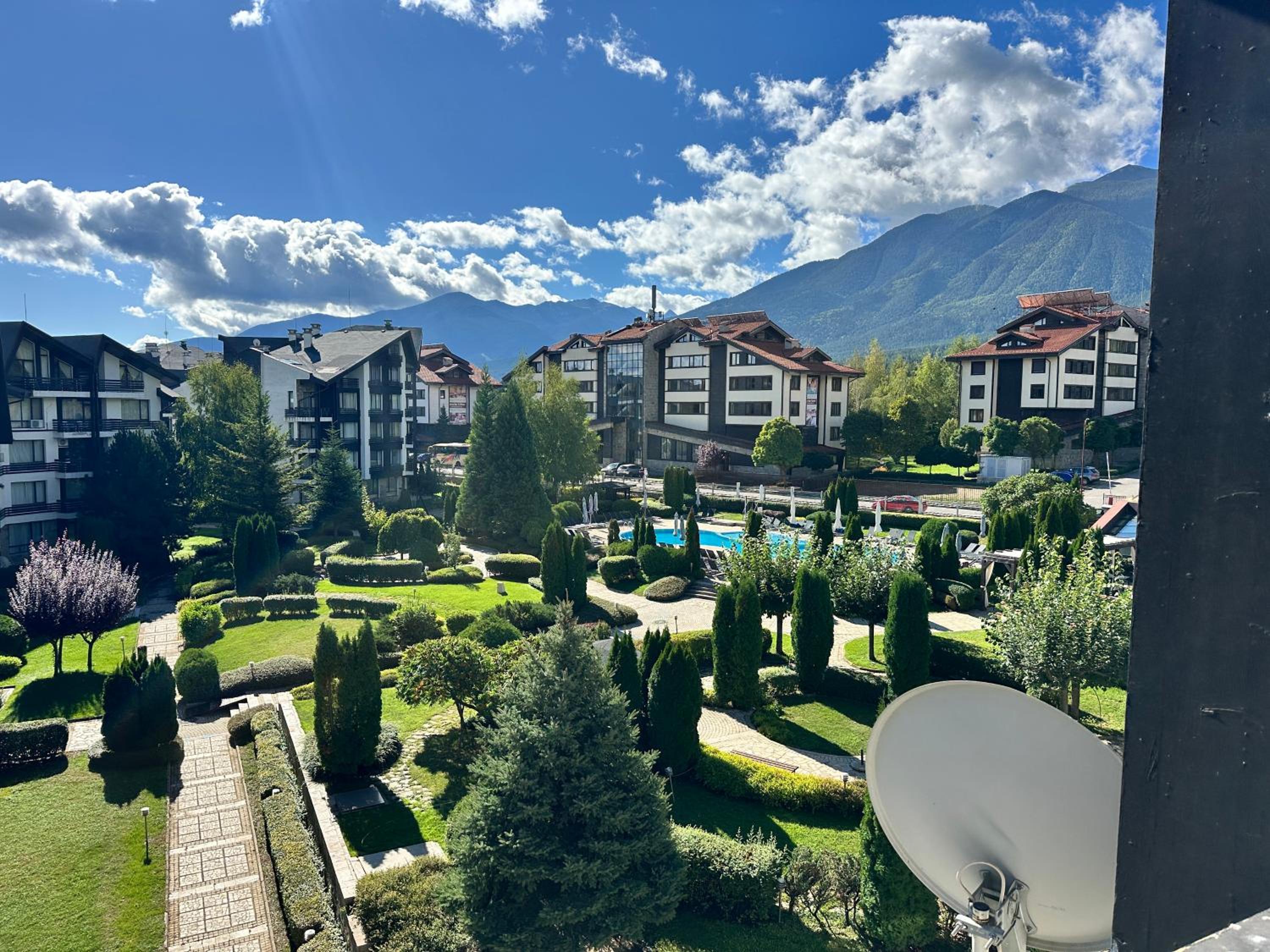 Aspen Golf Apartment with Stunning Mountain View