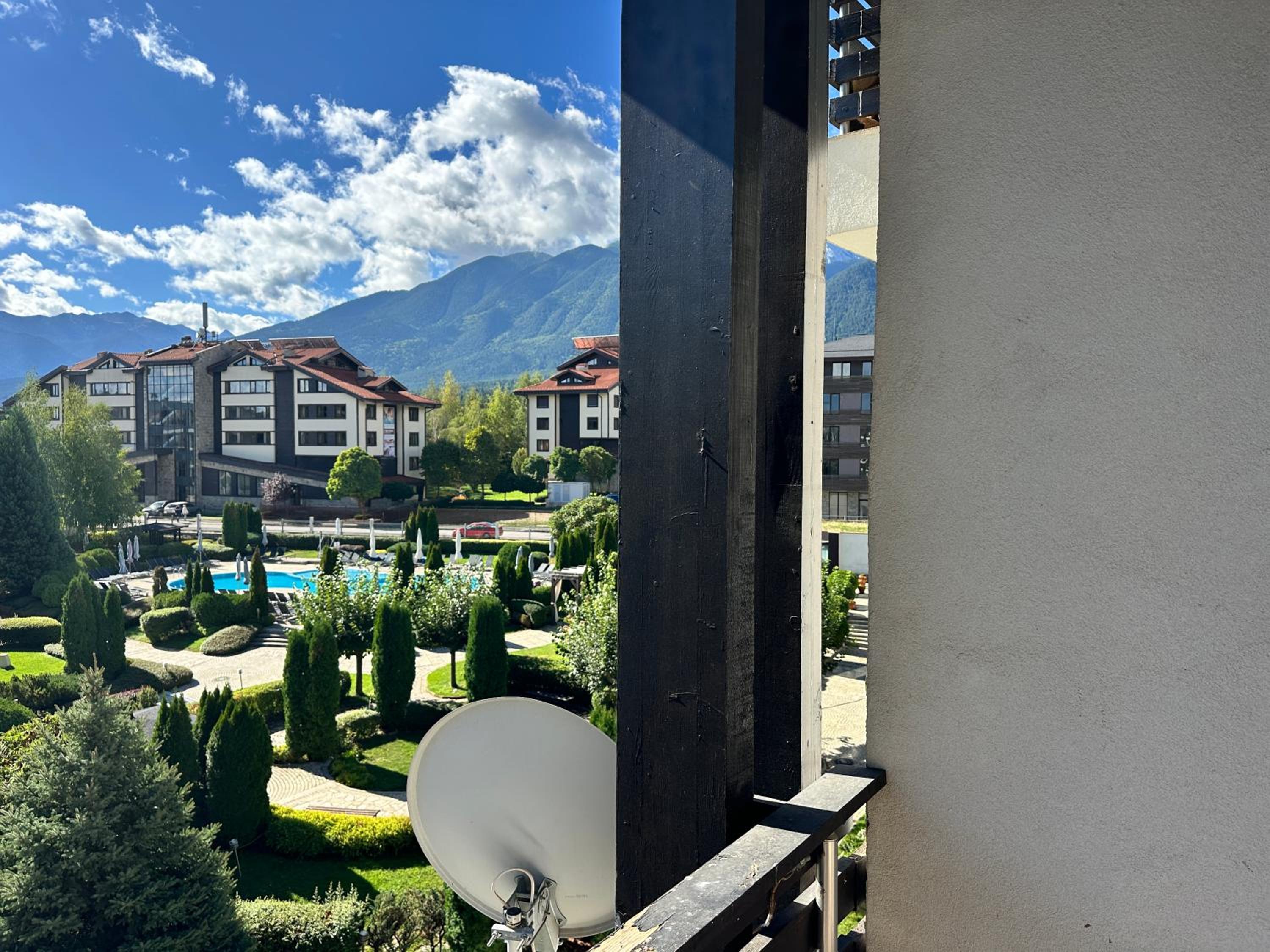 Aspen Golf Apartment with Stunning Mountain View