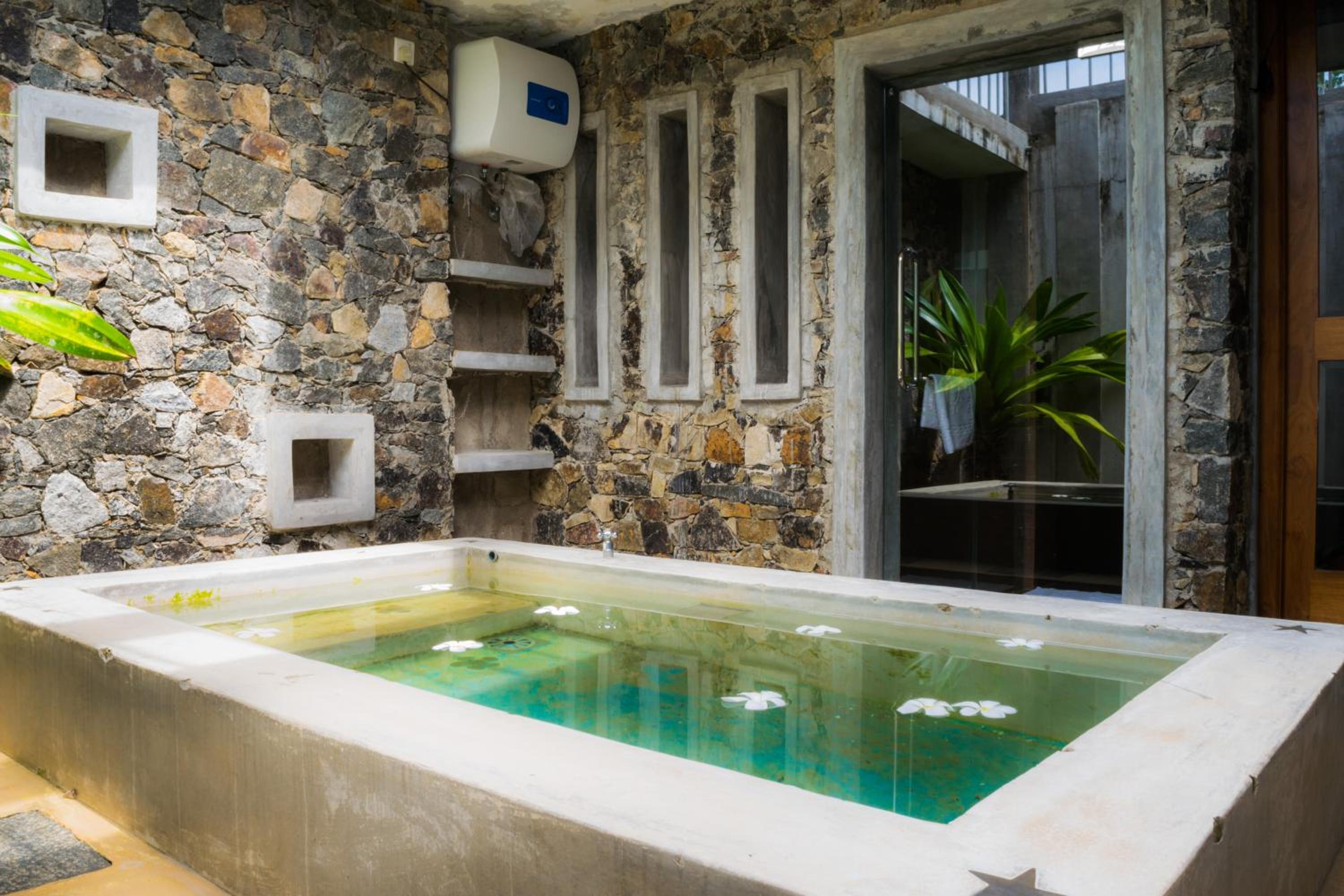 Villa White Queen Resort & Spa