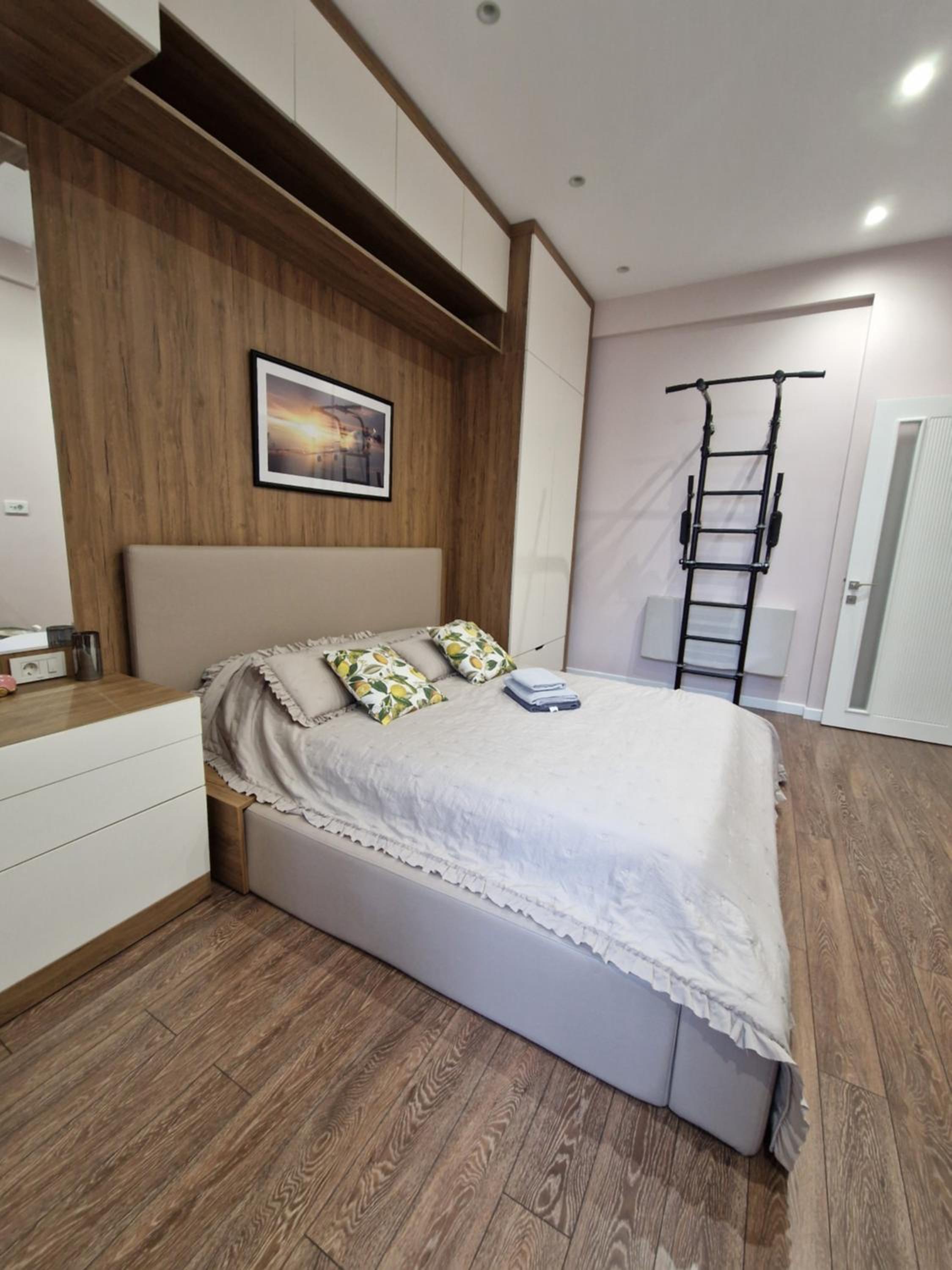 Downtown Modern Apartment