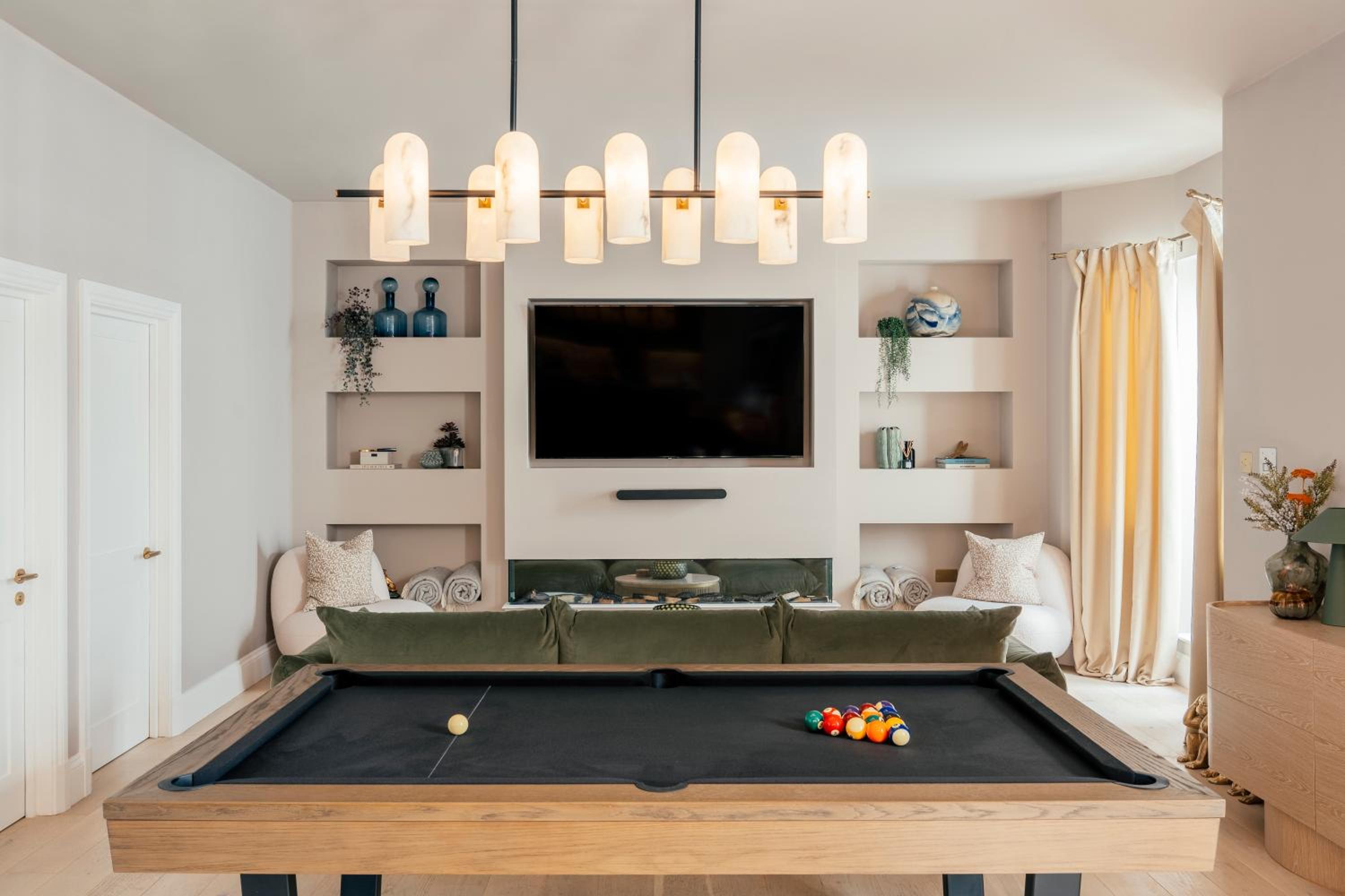 Luxury Fulham Townhouse with a Bar & Games Room