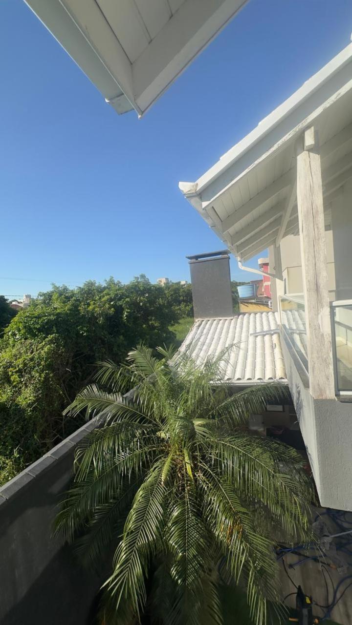 Sobrado 4 suítes, piscina , para até 12 pessoas 650 metros da praia de Bombinhas