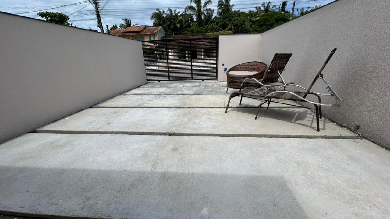 Apartamento nº 1, Novo, 300m do Beto Carrero, a 600m da Praia, cozinha completa, mobiliado com 1 quarto e estacionamento privativo