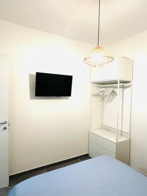 Blue Orchid Apartment, IUN S8460