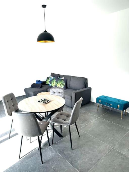 Blue Orchid Apartment, IUN S8460