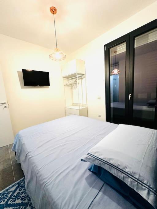 Blue Orchid Apartment, IUN S8460