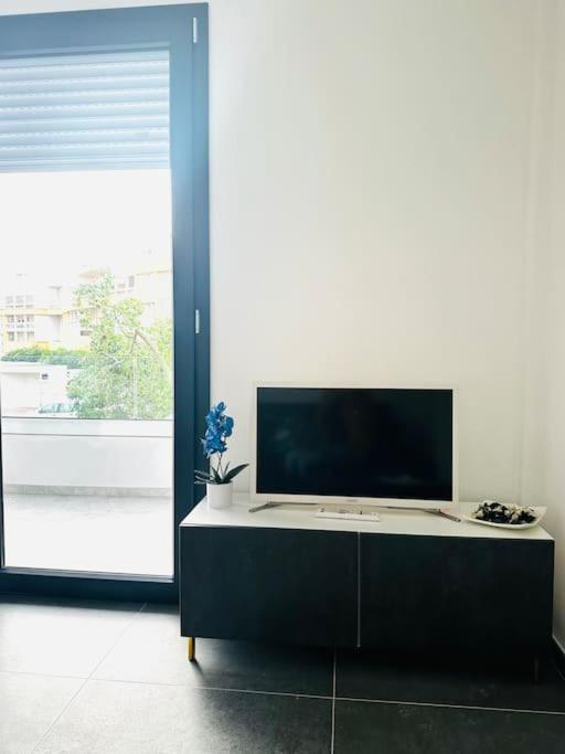 Blue Orchid Apartment, IUN S8460