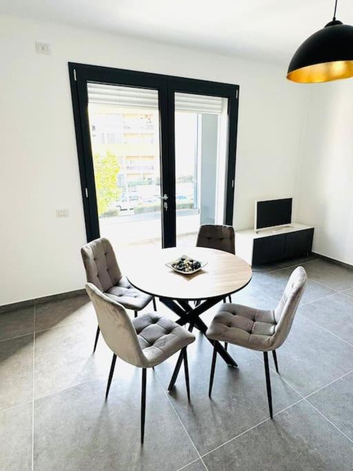Blue Orchid Apartment, IUN S8460