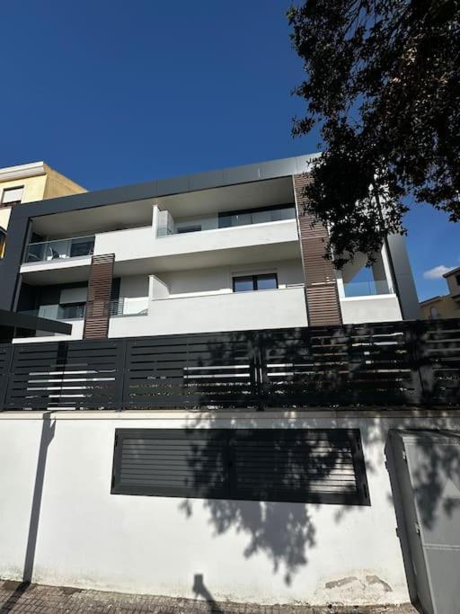 Blue Orchid Apartment, IUN S8460
