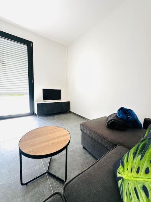 Blue Orchid Apartment, IUN S8460
