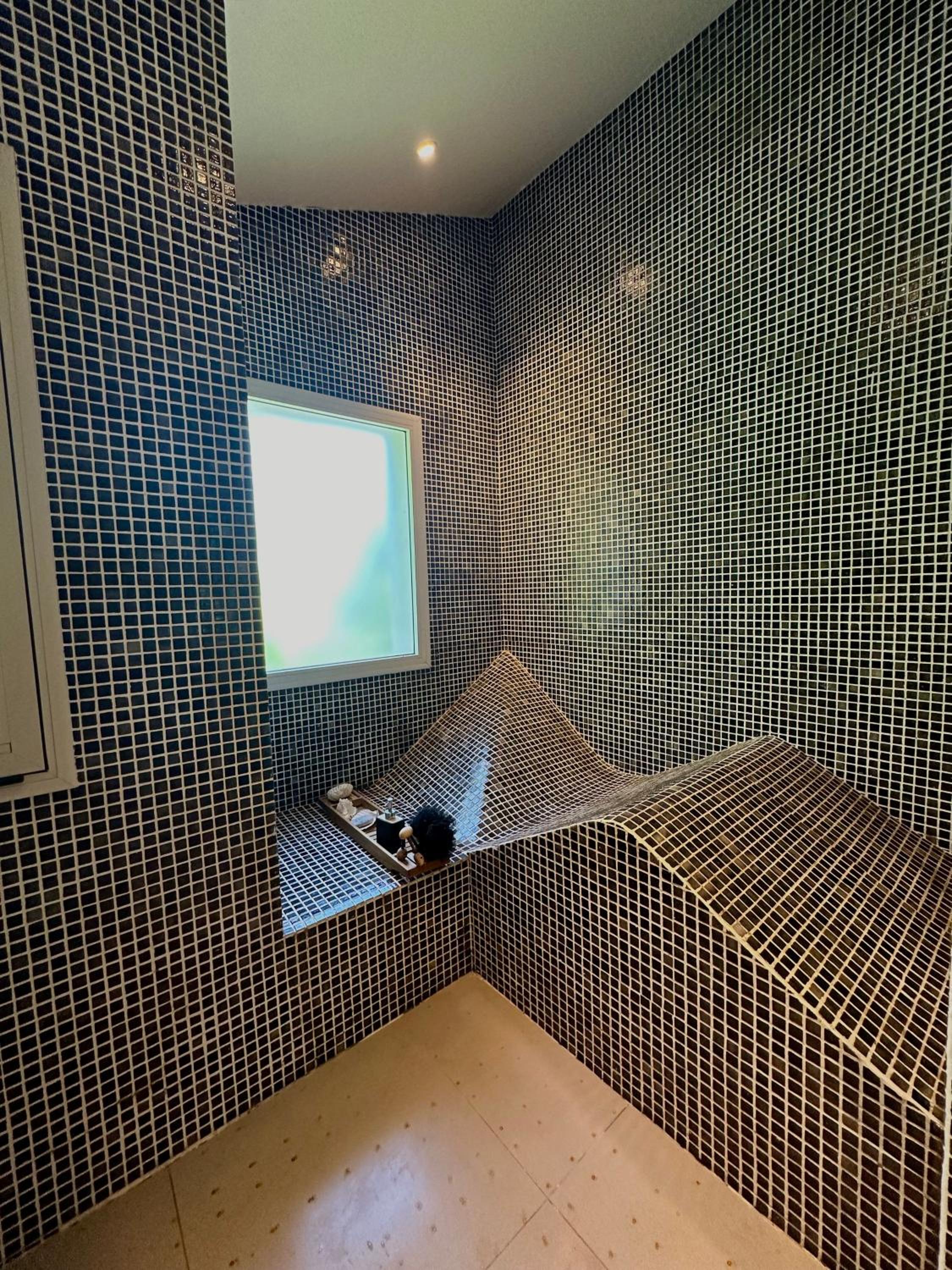 Exclusiva casa con cava privada, piscina y ascensor