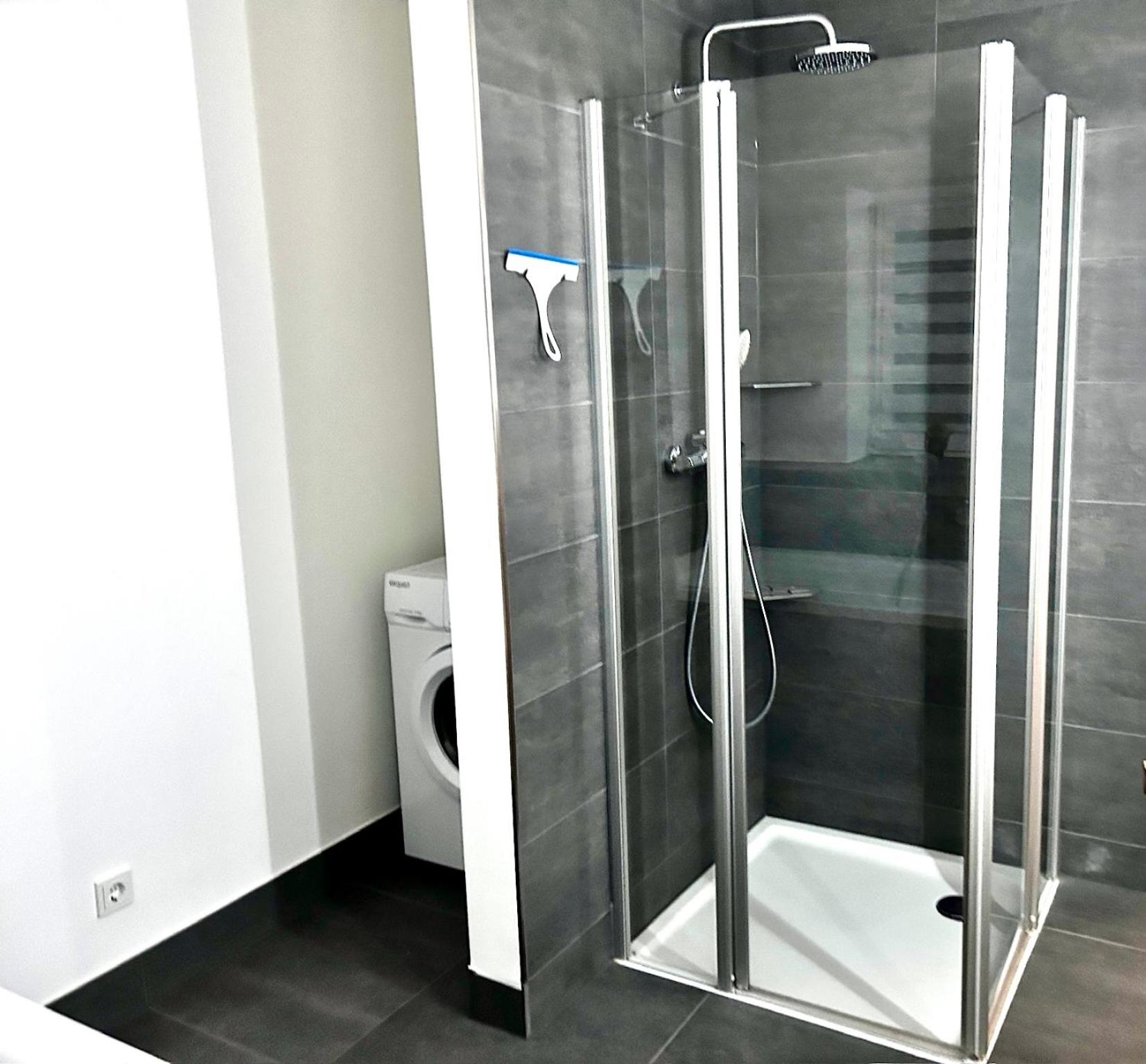No 20 - gemütliche 2 Zimmer Whg, Küche, Balkon, Badewanne, Parkplatz