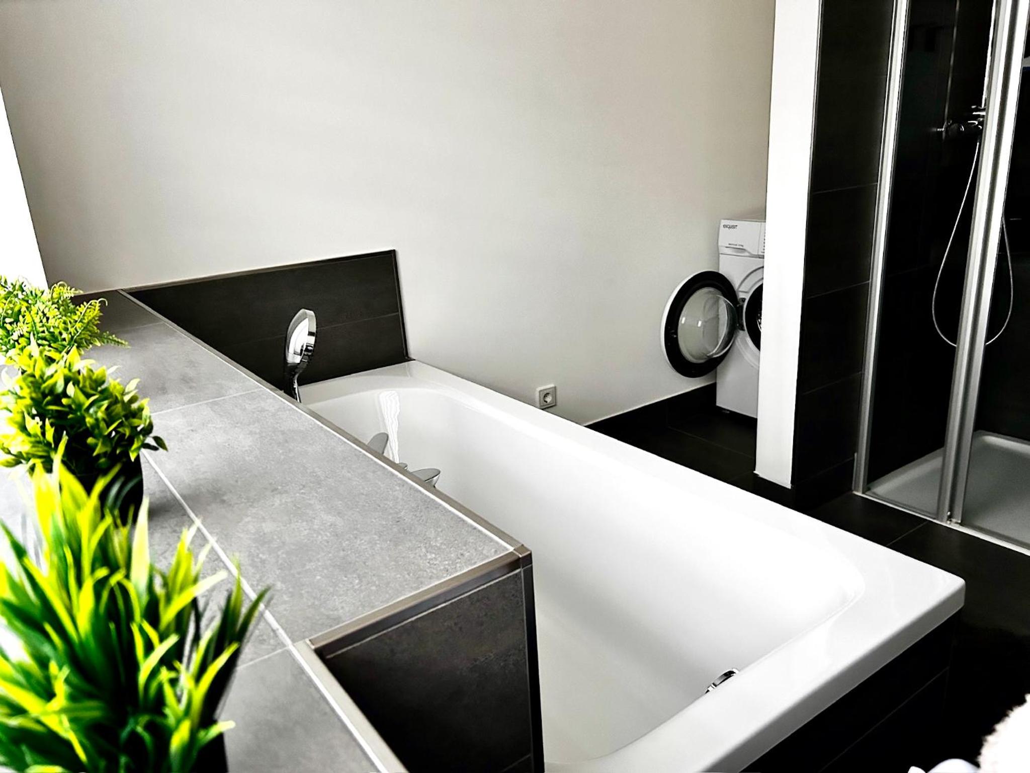 No 20 - gemütliche 2 Zimmer Whg, Küche, Balkon, Badewanne, Parkplatz