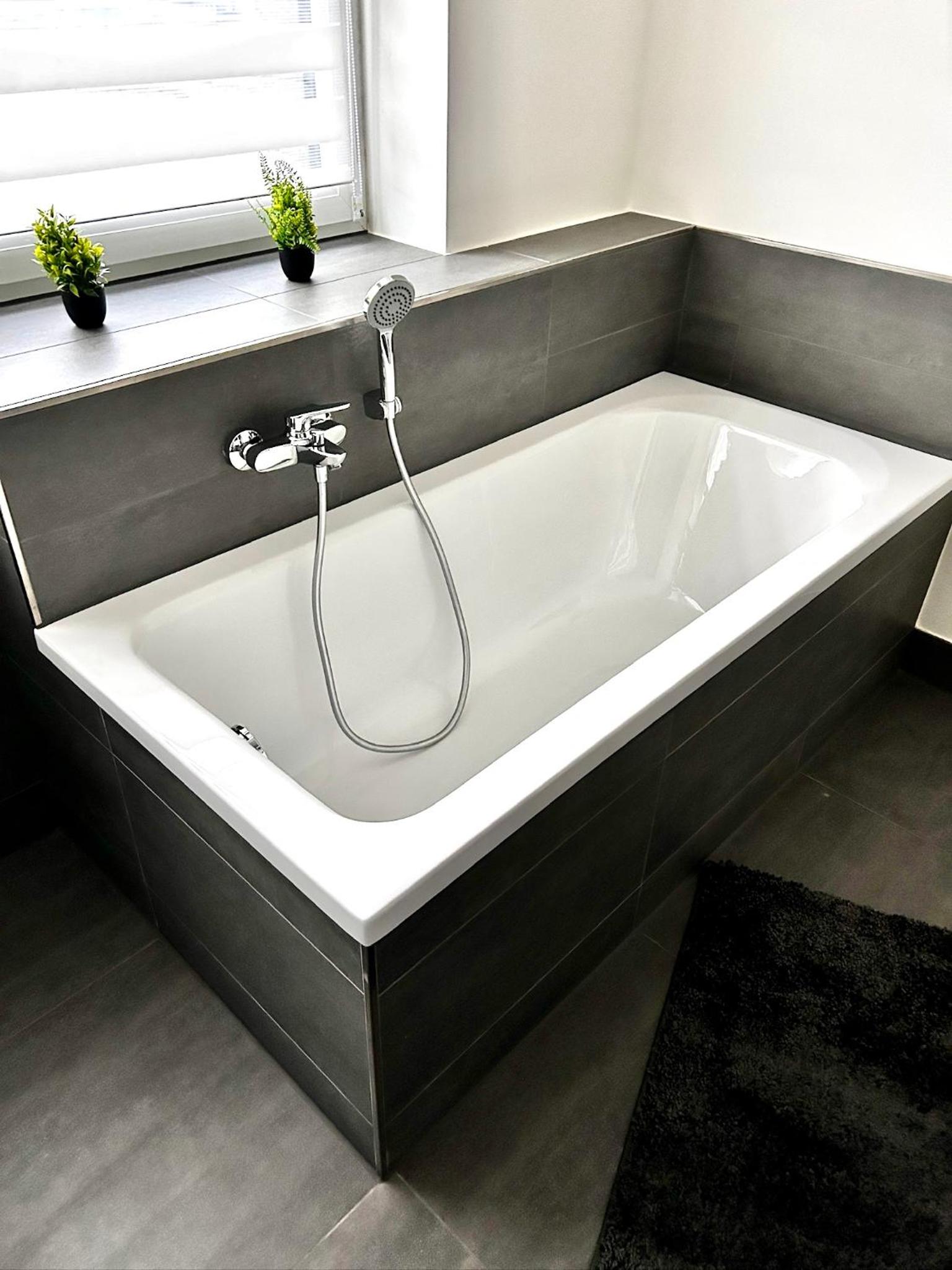 No 20 - gemütliche 2 Zimmer Whg, Küche, Balkon, Badewanne, Parkplatz