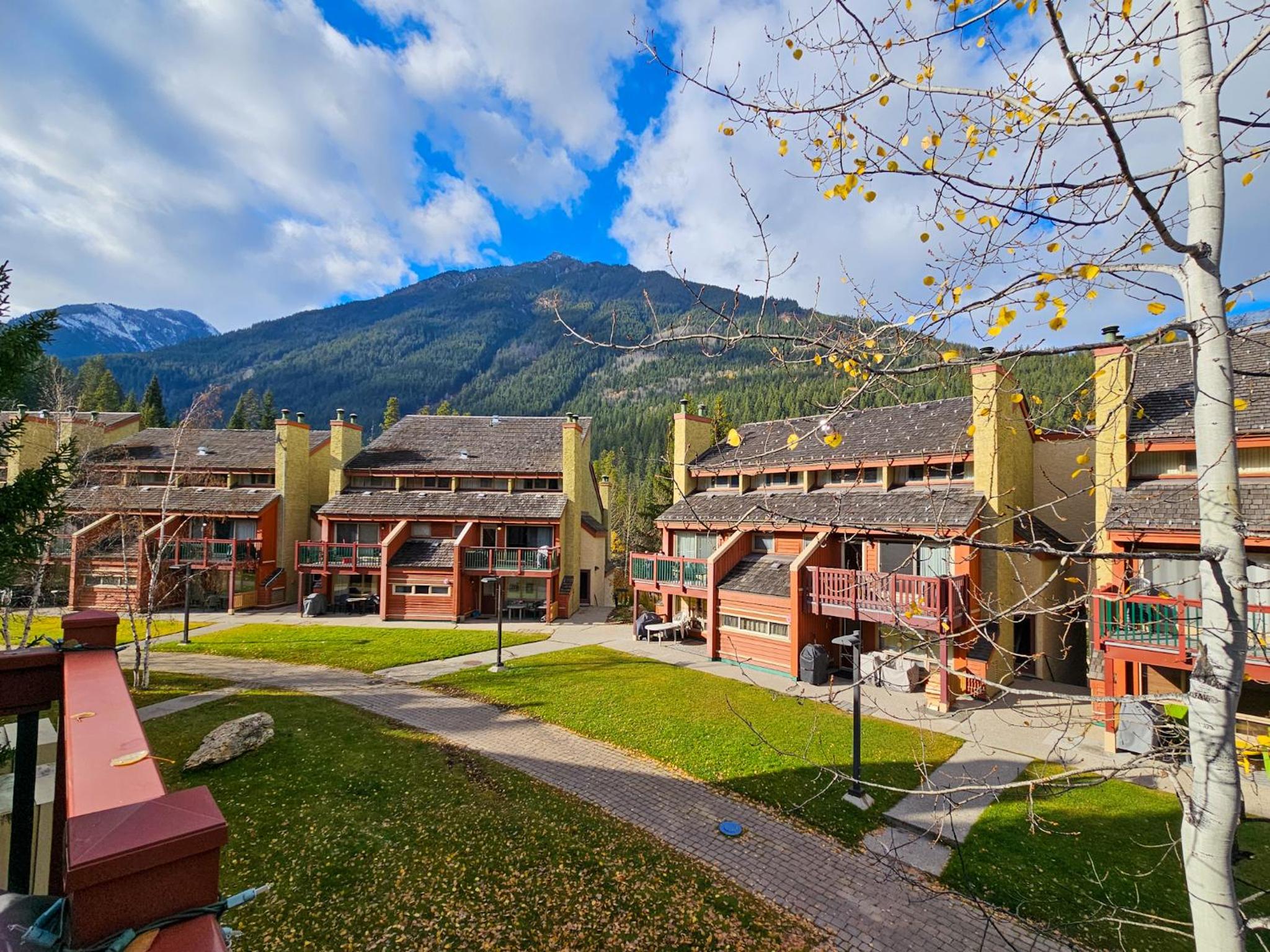 Horsethief Lodge by StayIn