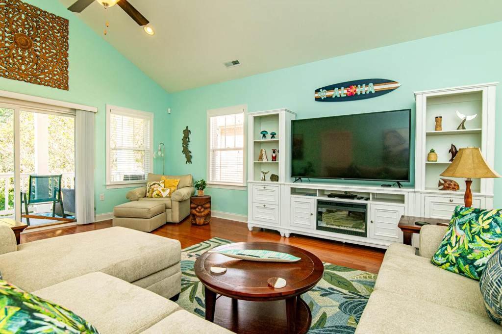 Aloha Breeze Pet Friendly House Near Beach view 2