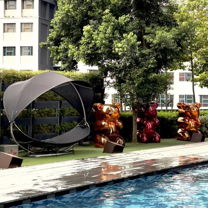 Star Residences 2R1B KLCC 1 min walk view 4 pax