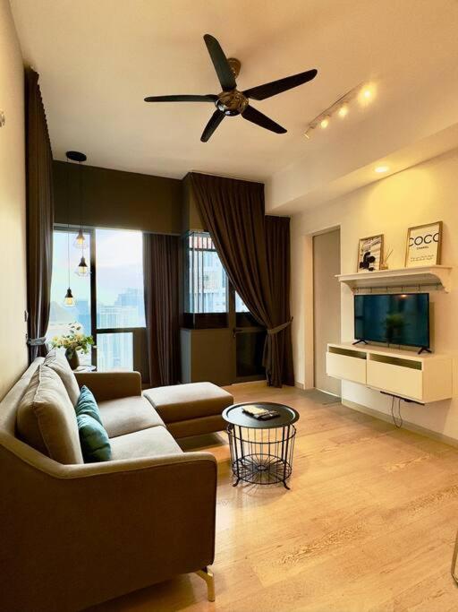 Star Residences 2R1B KLCC 1 min walk view 4 pax