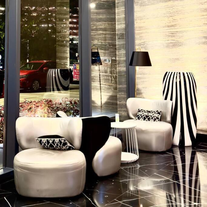 Star Residences 2R1B KLCC 1 min walk view 4 pax