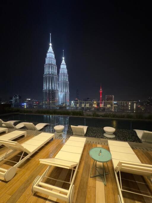 Star Residences 2R1B KLCC 1 min walk view 4 pax