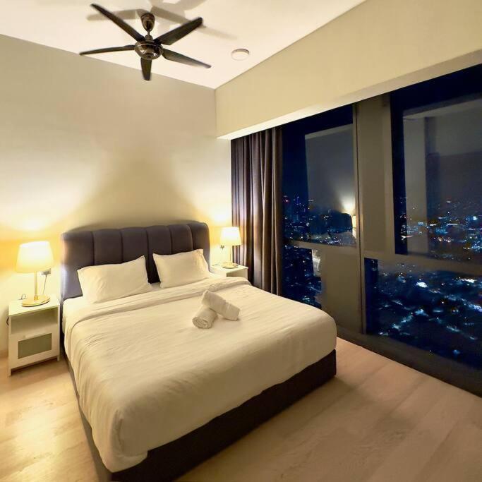 Star Residences 2R1B KLCC 1 min walk view 4 pax