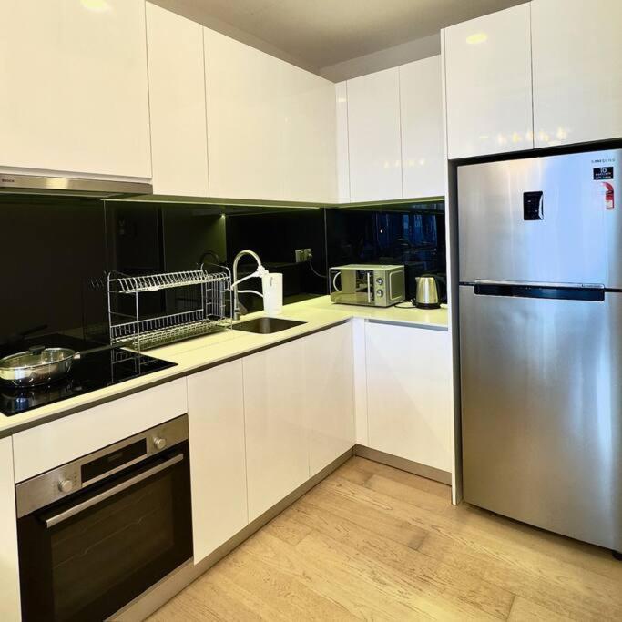 Star Residences 2R1B KLCC 1 min walk view 4 pax