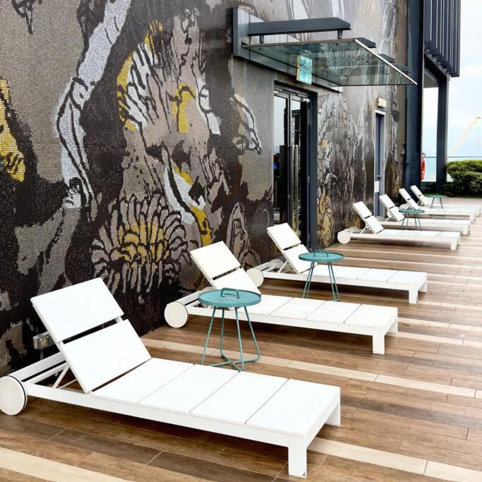 Star Residences 2R1B KLCC 1 min walk view 4 pax