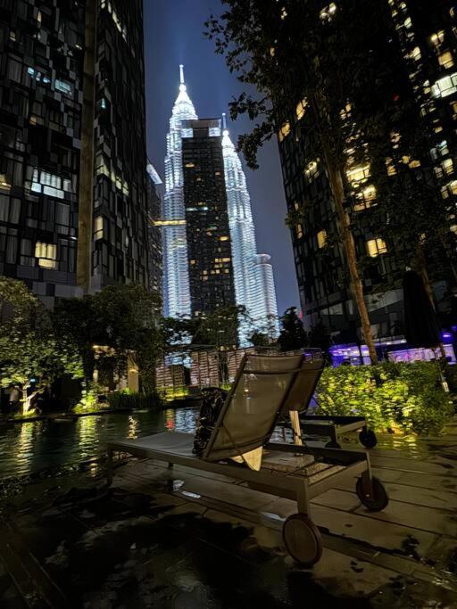 Star Residences 2R1B KLCC 1 min walk view 4 pax